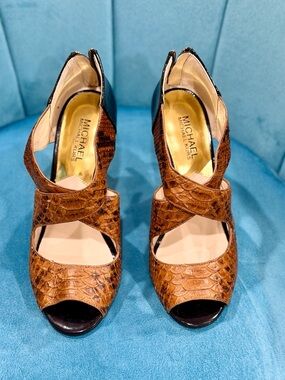 NWOT - Michael Kors Elena Open Toe
Snake-Embossed Peep-Toe Crossover Heels - 7